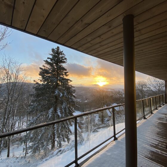 Terrasse couverte | Maison L'avancée, Location haut-de-gamme Massif du Sancy