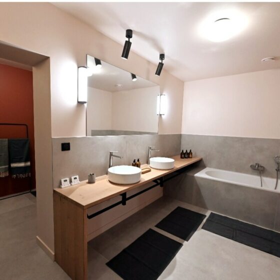 Salle de bains partagée | Maison L'avancée, Location haut-de-gamme Massif du Sancy